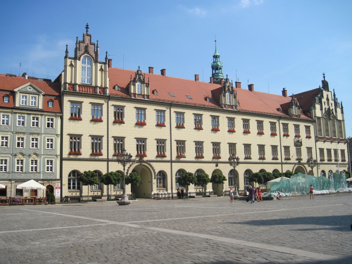 83-Breslavia-Nella vecchia città piazza del mercato e la fontana multimediale ,detta “Zdrój” dal nome del sindaco – Bogdan Zdrojewski 